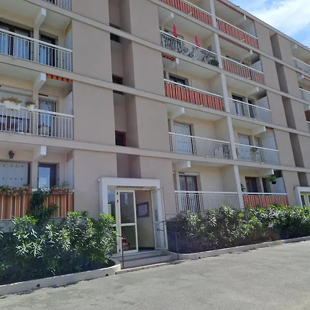 F3 Calme A St Raphael *
